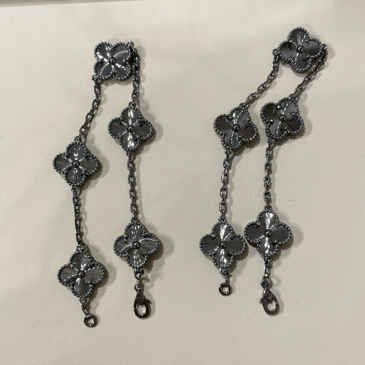 [⭐Reverie Jewels]CLOVER 5 MOTIF BLACK BRACELET