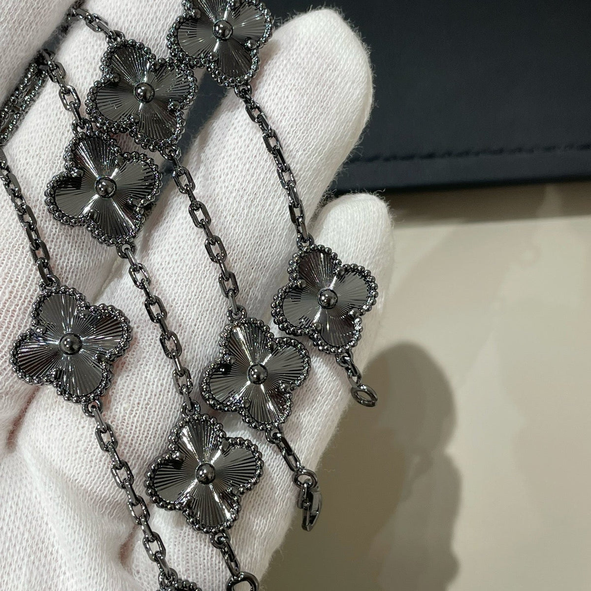 [⭐Reverie Jewels]CLOVER 5 MOTIF BLACK BRACELET