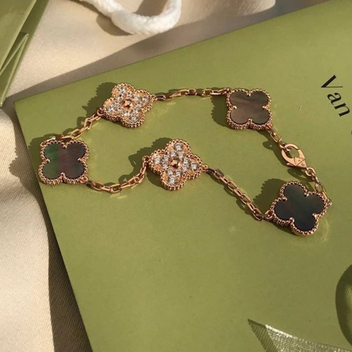 [⭐Reverie Jewels] CLOVER 5 MOTIF GRAY MOP BRACELET COLLECTION