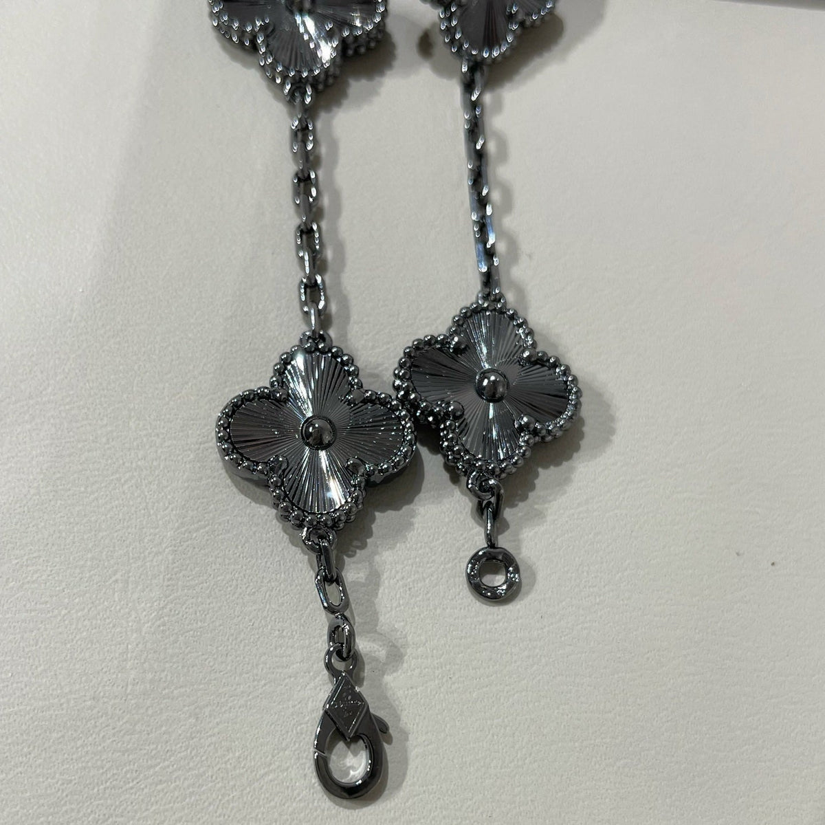 [⭐Reverie Jewels]CLOVER 5 MOTIF BLACK BRACELET