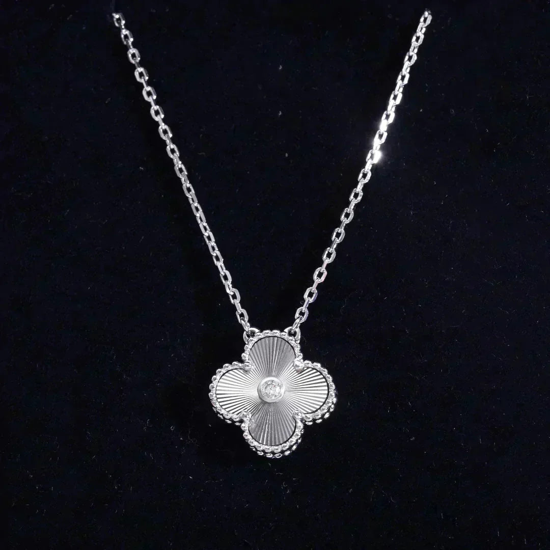 [⭐Reverie Jewels]CLOVER  15MM DIAMOND LASER NECKLACE SILVER