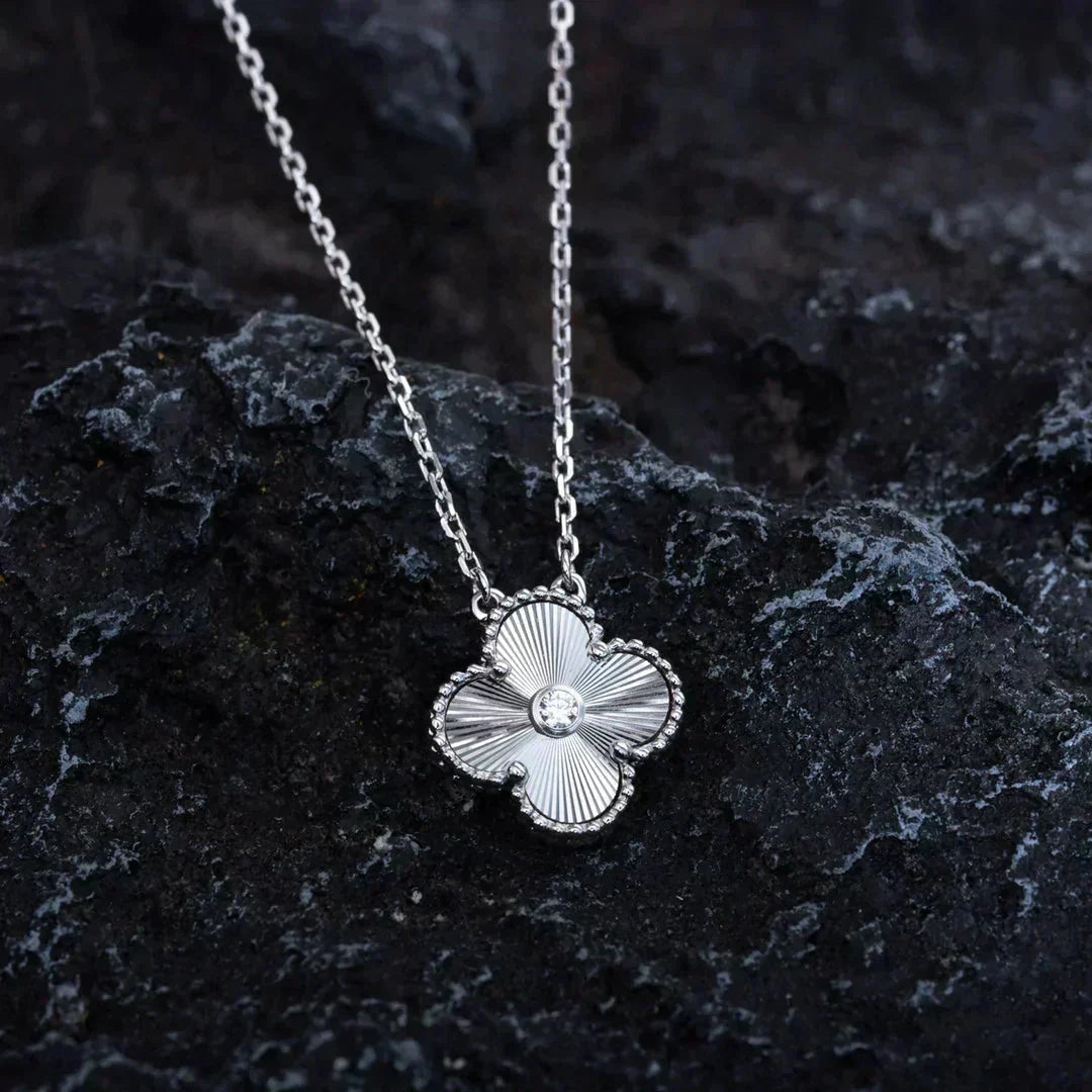 [⭐Reverie Jewels]CLOVER  15MM DIAMOND LASER NECKLACE SILVER