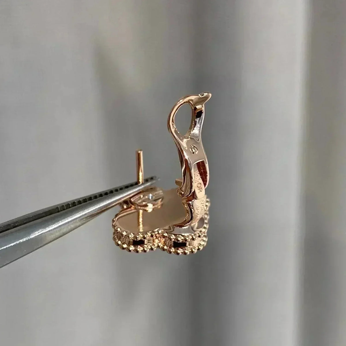 [⭐Reverie Jewels]CLOVER MEDIUM 1 MOTIFS  PINK MOP DIAMOND EARRINGS