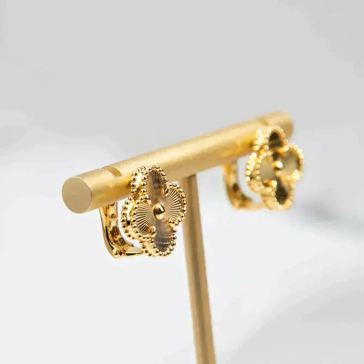 [⭐Reverie Jewels]CLOVER MEDIUM 1 MOTIFS LASER EARRINGS