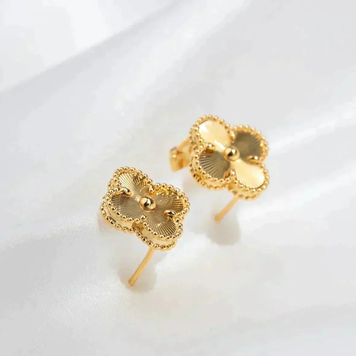 [⭐Reverie Jewels]CLOVER MEDIUM 1 MOTIFS LASER EARRINGS