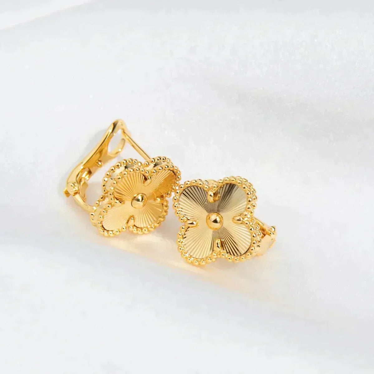 [⭐Reverie Jewels]CLOVER MEDIUM 1 MOTIFS LASER EARRINGS