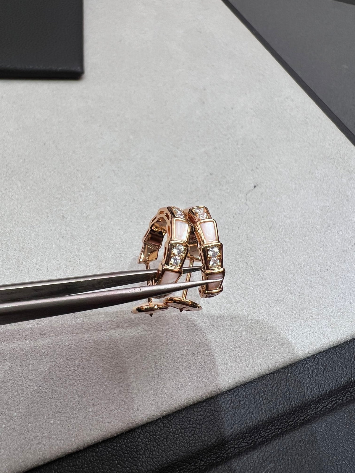 [⭐Reverie Jewels]SERPENTI MOP PINK GOLD EARRINGS