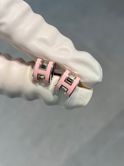 [⭐Reverie Jewels]MINI POP H SILVER EARRINGS PINK