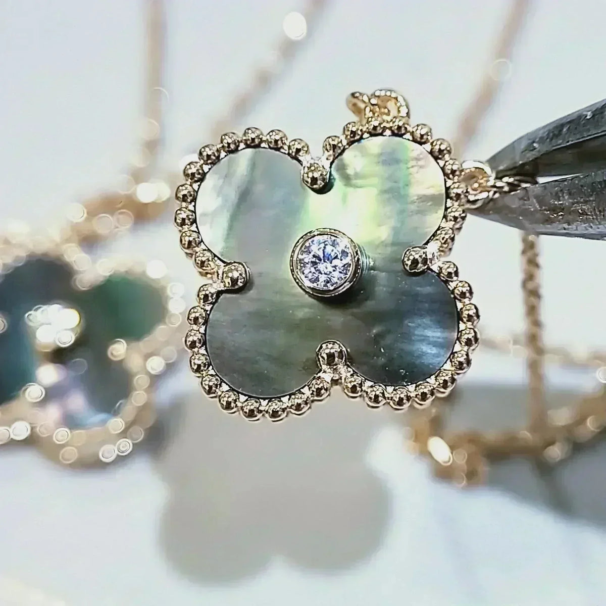 [⭐Reverie Jewels]CLOVER 15MM DIAMOND AND MOTHER-OF-GREY NECKLACE