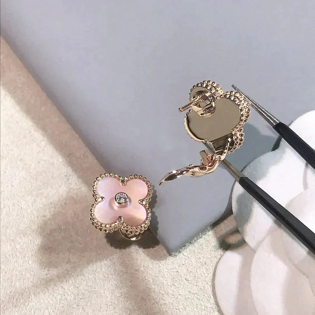 [⭐Reverie Jewels]CLOVER MEDIUM 1 MOTIFS  PINK MOP DIAMOND EARRINGS