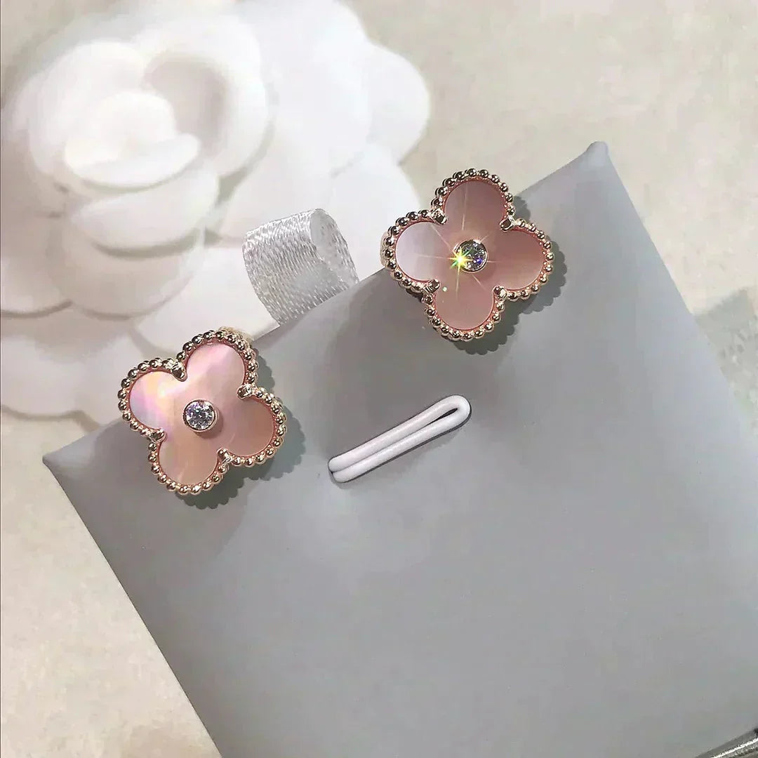 [⭐Reverie Jewels]CLOVER MEDIUM 1 MOTIFS  PINK MOP DIAMOND EARRINGS