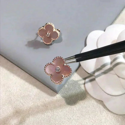 [⭐Reverie Jewels]CLOVER MEDIUM 1 MOTIFS  PINK MOP DIAMOND EARRINGS