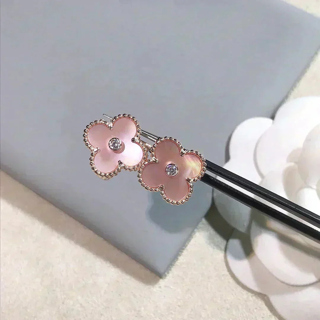 [⭐Reverie Jewels]CLOVER MEDIUM 1 MOTIFS  PINK MOP DIAMOND EARRINGS