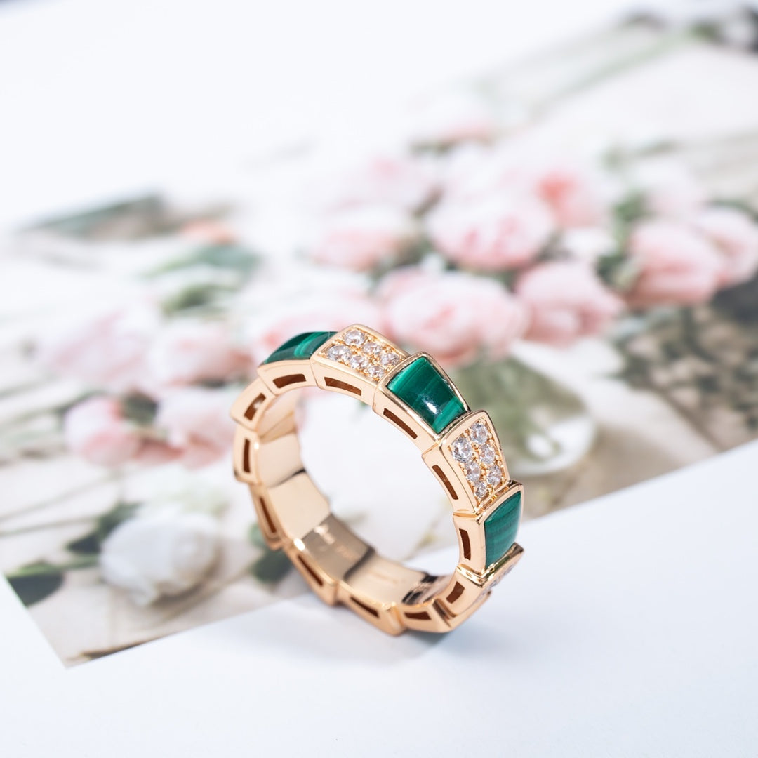 [⭐Reverie Jewels]SERPENTI RING PINK GOLD MALACHITE DIAMOND PAVED 4MM