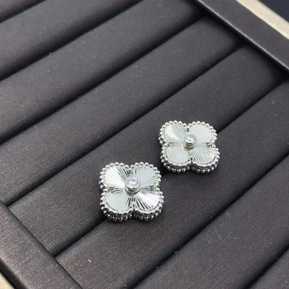 [⭐Reverie Jewels]CLOVER MINI 9.5MM LASER EARRINGS
