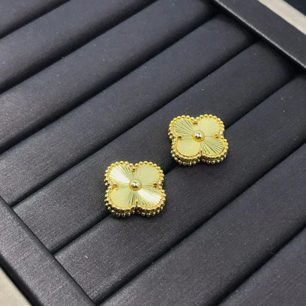 [⭐Reverie Jewels]CLOVER MINI 9.5MM LASER EARRINGS