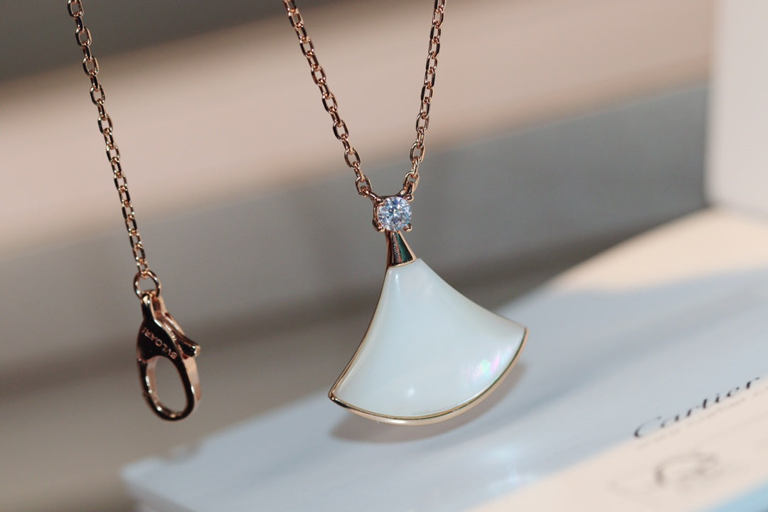 [⭐Reverie Jewels]DREAM NECKLACE WHITE MOP PINK GOLD 1 DIAMOND
