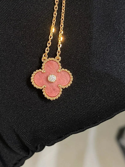 [⭐Reverie Jewels]CLOVER 15MM DIAMOND RHODONITE NECKLACE