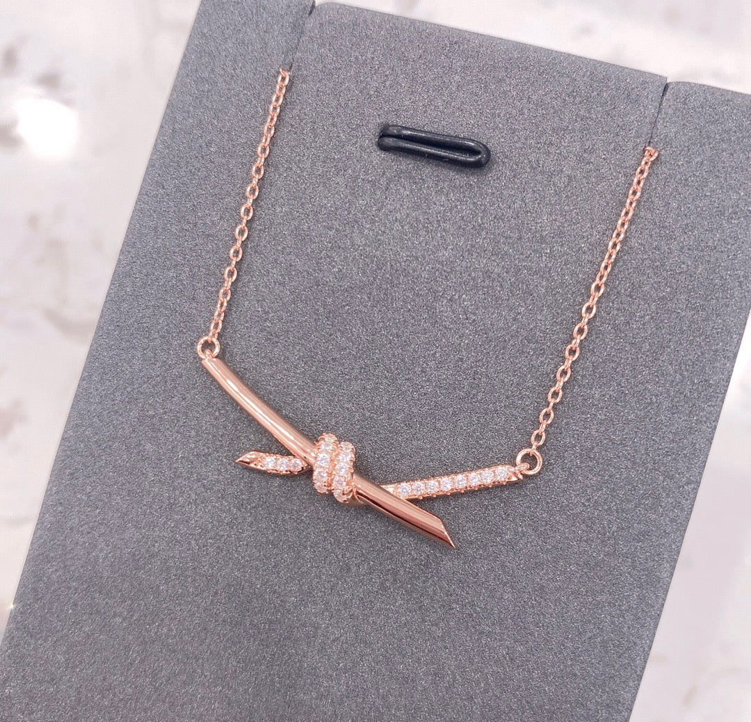 [Reverie Jewels]KNOT NECKLACE DIAMONDS