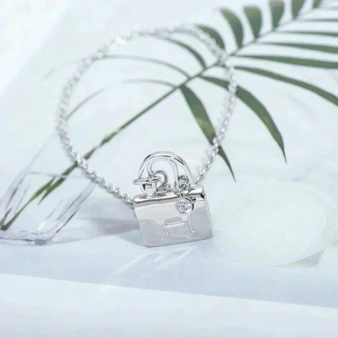 [⭐Reverie Jewels]AMULETTE PEDANT SILVER NECKLACE