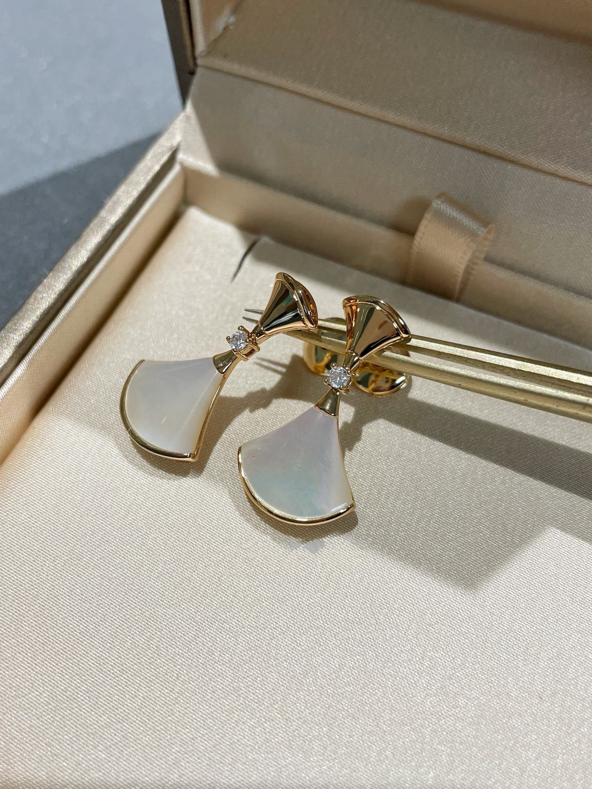 [⭐Reverie Jewels]DREAM MOP 1 DIAMOND EARRINGS