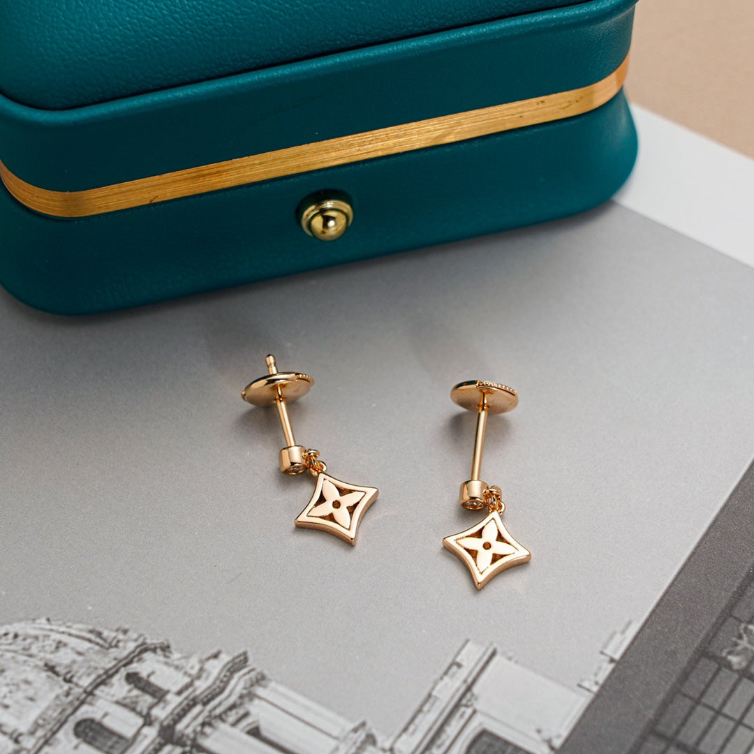 [⭐Reverie Jewels]STAR EARRINGS GOLD