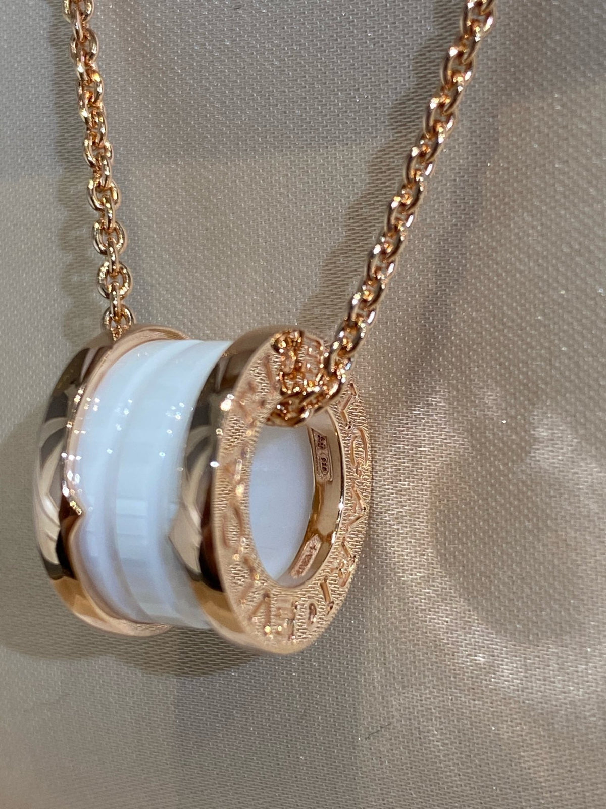 [⭐Reverie Jewels]ZERO 1 WHITE CERAMIC PINK GOLD NECKLACE