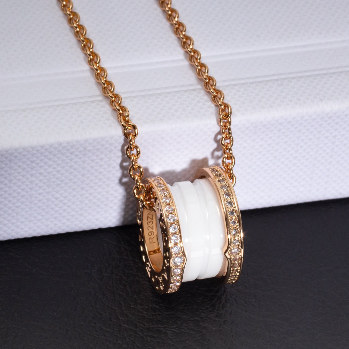 [⭐Reverie Jewels]ZERO 1 WHITE CERAMIC PINK GOLD DIAMOND NECKLACE