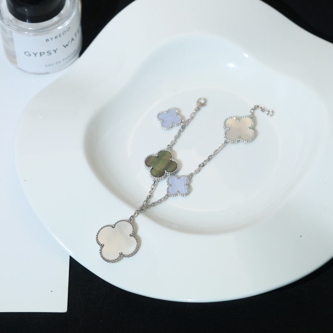 [⭐Reverie Jewels]CLOVER BRACELET 5 MOTIFS MOP CHALCEDONY SILVER