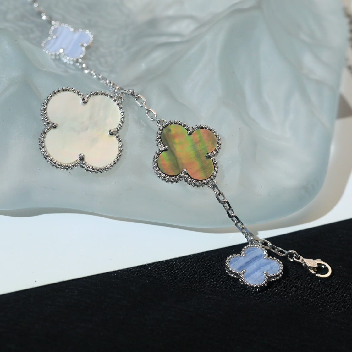 [⭐Reverie Jewels]CLOVER BRACELET 5 MOTIFS MOP CHALCEDONY SILVER