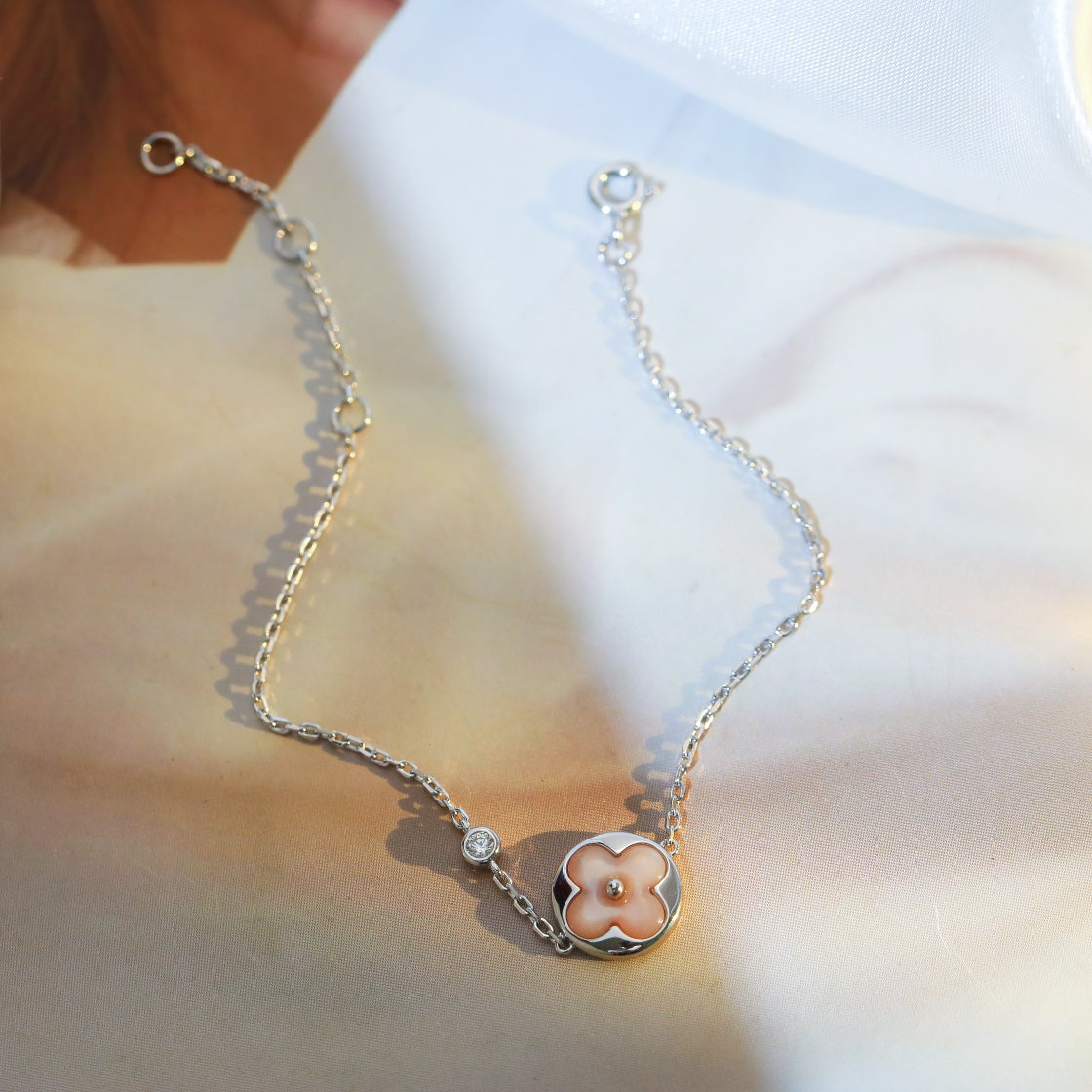 [⭐Reverie Jewels]SUN MOTIF PINK MOP SILVER BRACELET