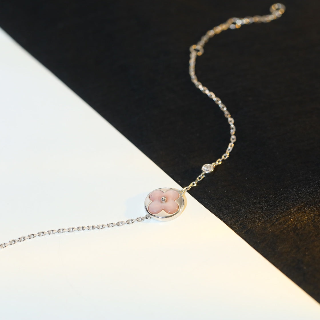 [⭐Reverie Jewels]SUN MOTIF PINK MOP SILVER BRACELET
