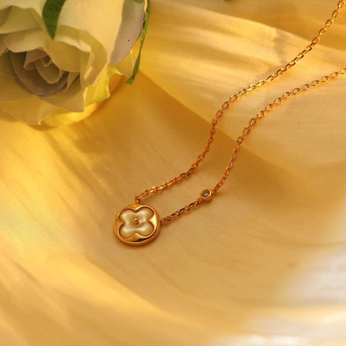 [⭐Reverie Jewels]SUN PEDANT PINK GOLD 1 DIAMOND NECKLACE
