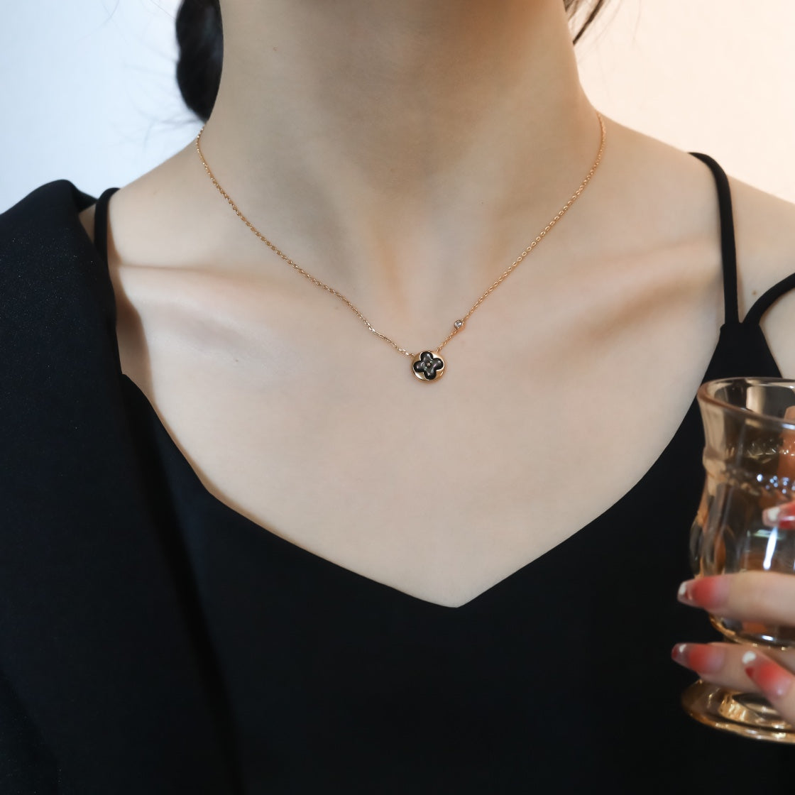 [⭐Reverie Jewels]SUN PEDANT PINK GOLD 1 DIAMOND NECKLACE