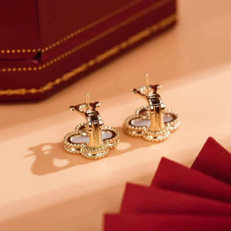 [⭐Reverie Jewels]CLOVER MEDIUM 1 MOTIFS  WHITE MOP STUD EARRINGS