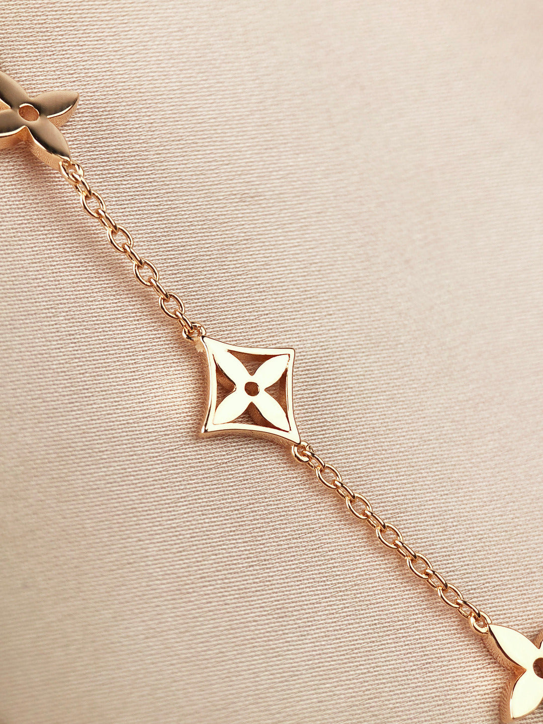 [⭐Reverie Jewels]STAR AND SUN 7 MOTIFS GOLD BRACELET