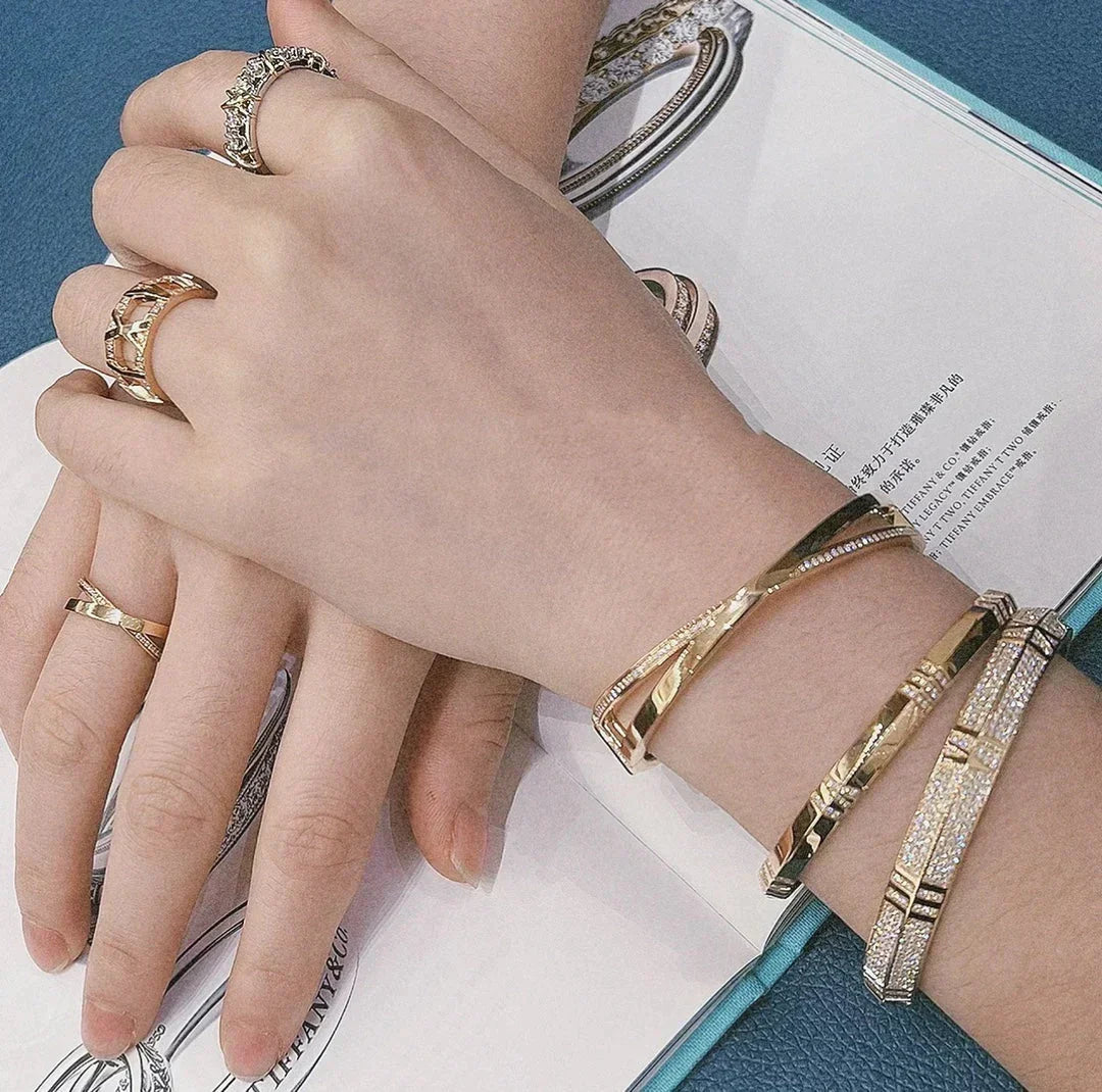 [Reverie Jewels]NARROW HINGED BANGLEIN WITH DIAMONDS SMALL