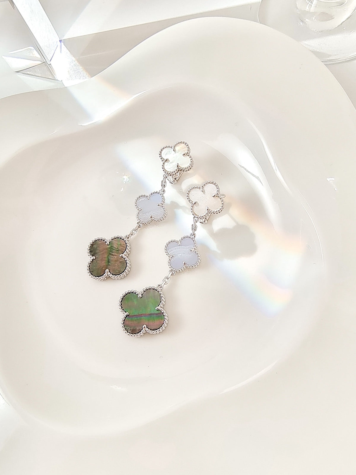 [⭐Reverie Jewels]CLOVER 3 MOTIFS CHALCEDONY DARK MOP SILVER EARRINGS