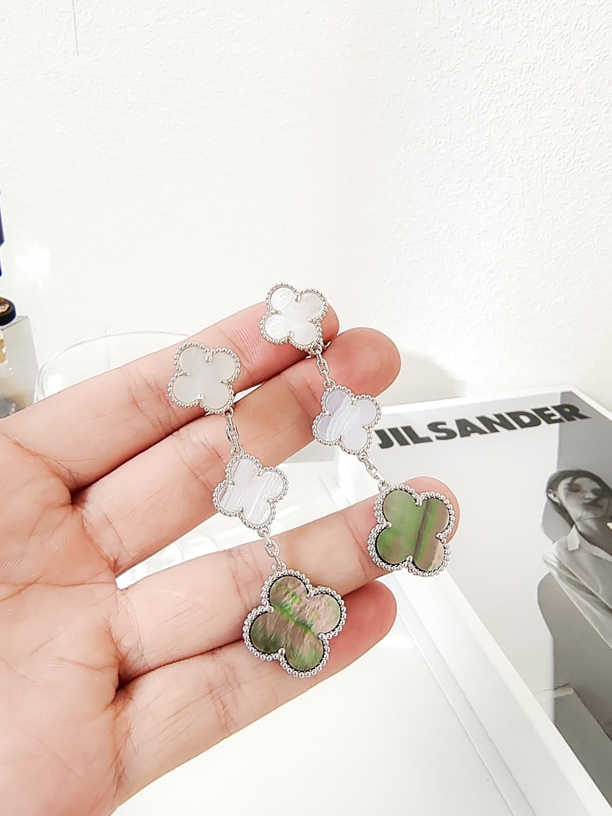 [⭐Reverie Jewels]CLOVER 3 MOTIFS CHALCEDONY DARK MOP SILVER EARRINGS
