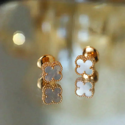 [⭐Reverie Jewels]CLOVER MINI 9.5MM WHITE MOP EARRINGS