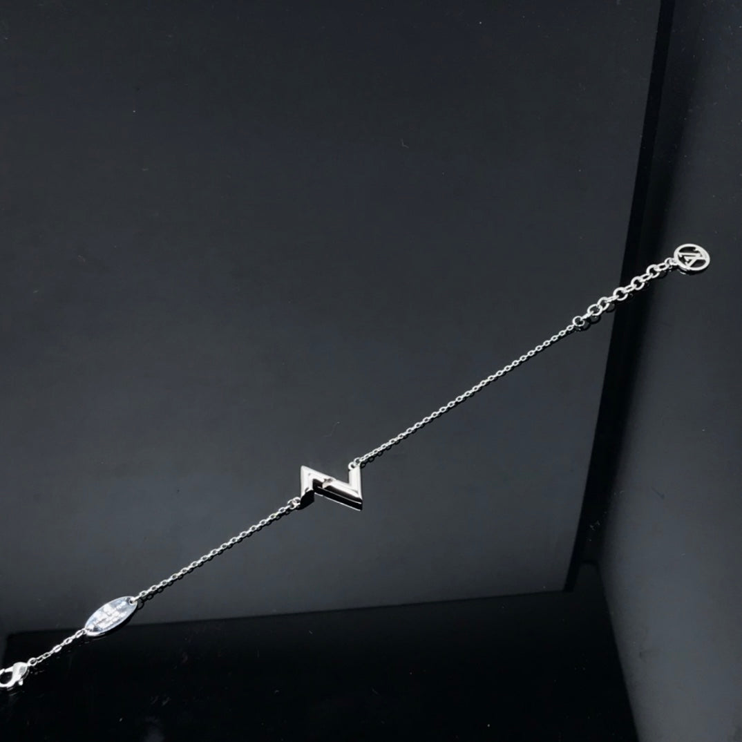 [⭐Reverie Jewels]VOLT LV LOGO BRACELET