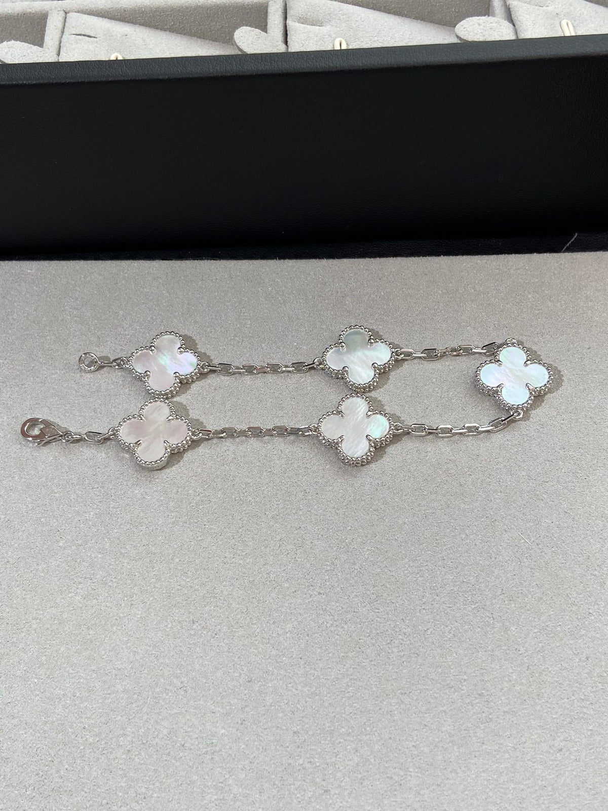 [⭐Reverie Jewels]CLOVER WHITE PEARL MOP 5 MOTIF BRACELET COLLECTION
