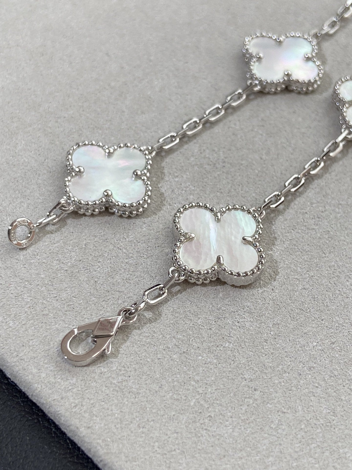 [⭐Reverie Jewels]CLOVER WHITE PEARL MOP 5 MOTIF BRACELET COLLECTION