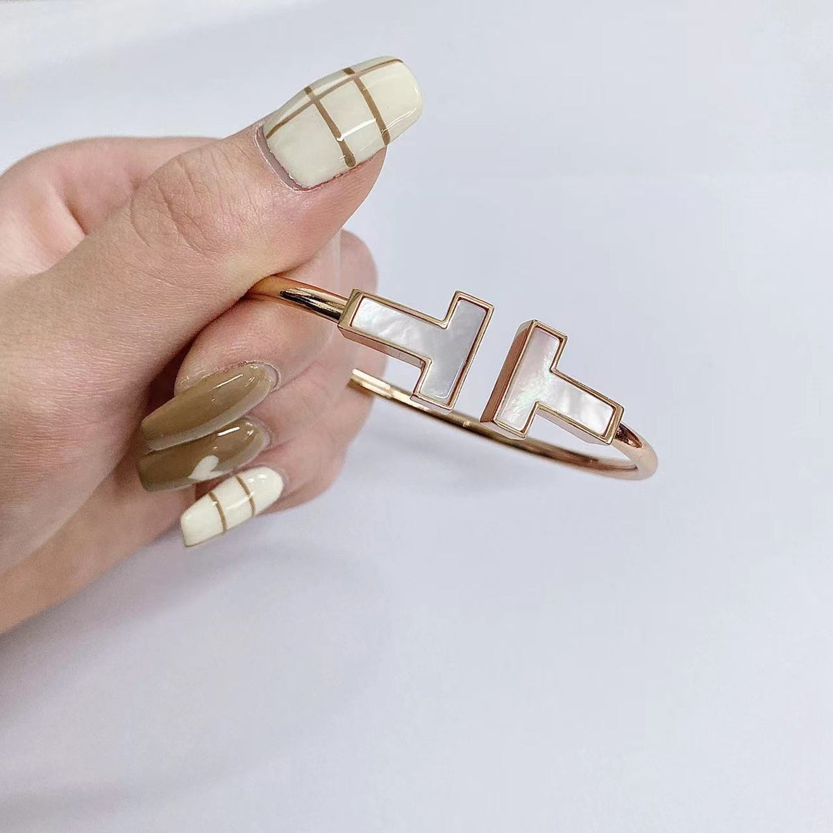 [Reverie Jewels]T WIDE MOP OPEN BRACELET