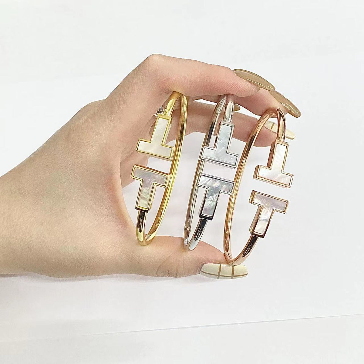 [Reverie Jewels]T WIDE MOP OPEN BRACELET