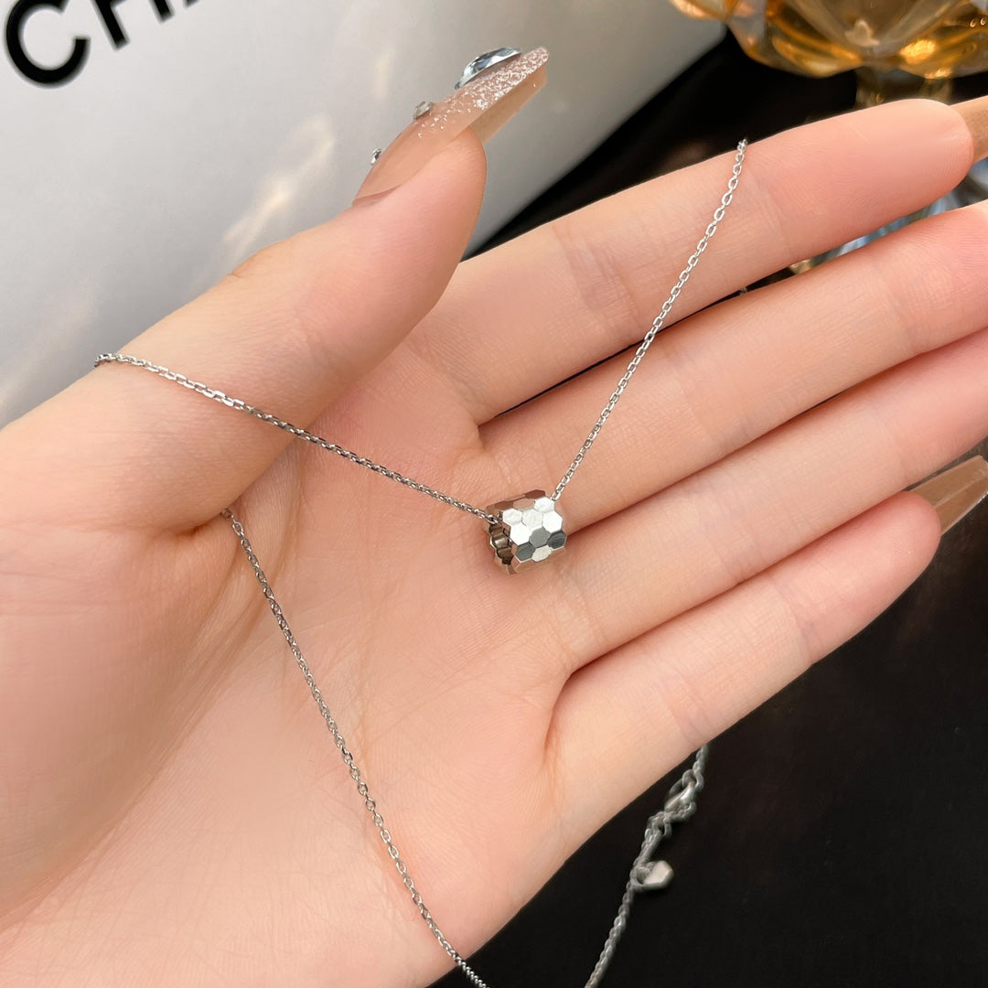 [⭐Reverie Jewels]BEE MINI NECKLACE
