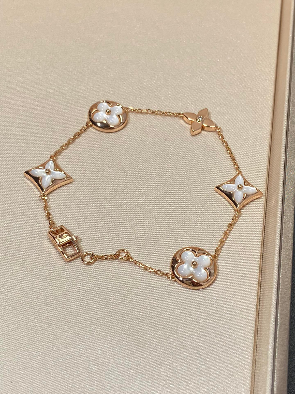 [⭐Reverie Jewels]STAR AND SUN 5 MOTIF MOP PINK GOLD BRACELET