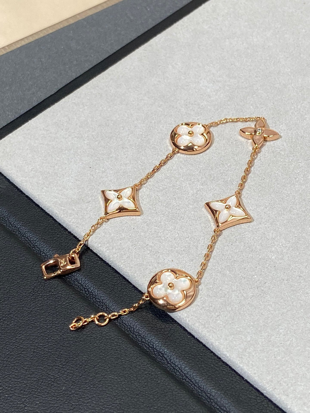 [⭐Reverie Jewels]STAR AND SUN 5 MOTIF MOP PINK GOLD BRACELET