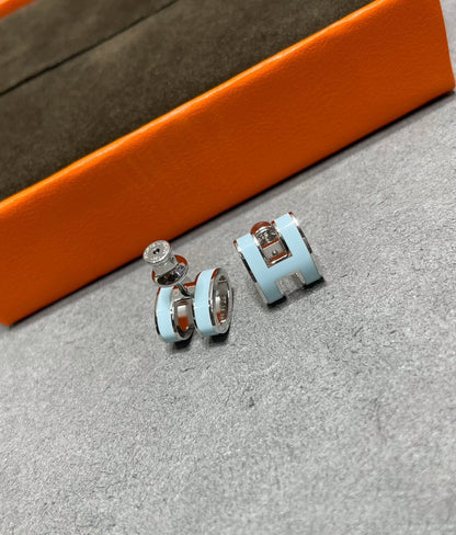 [⭐Reverie Jewels]POP H SKY BLUE STUD EARRINGS