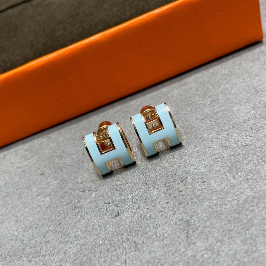 [⭐Reverie Jewels]POP H SKY BLUE STUD EARRINGS